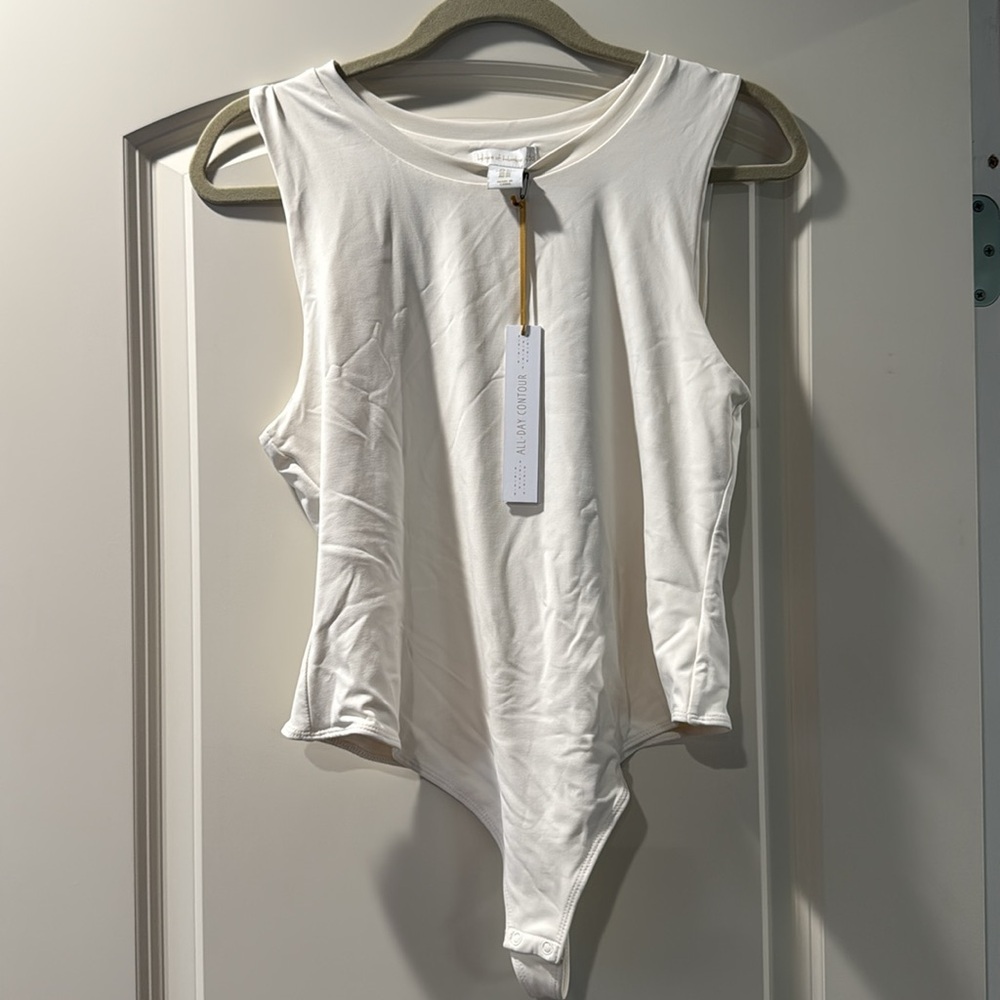 House of Harlow 1960 White Sleeveless Scoop Neck Bodysuit